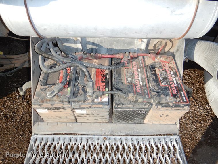 image for item DI0016 1996 Peterbilt 379 semi truck