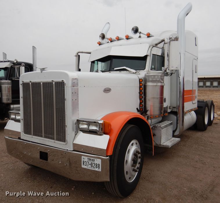 image for item DI0017 1999 Peterbilt 379 semi truck