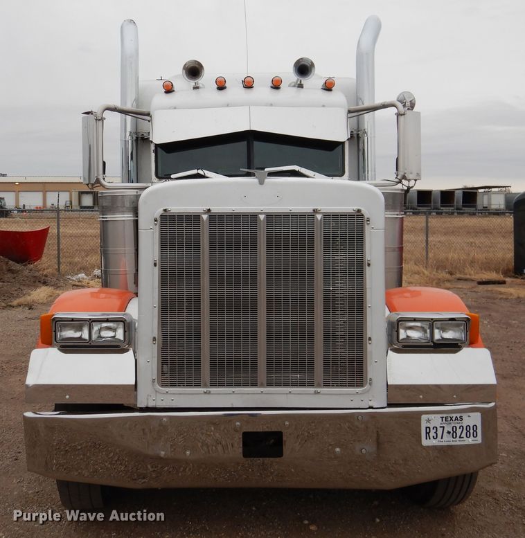 image for item DI0017 1999 Peterbilt 379 semi truck