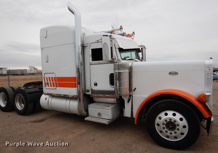 image for item DI0017 1999 Peterbilt 379 semi truck