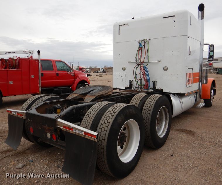 image for item DI0017 1999 Peterbilt 379 semi truck
