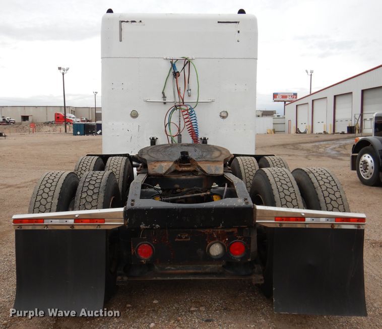 image for item DI0017 1999 Peterbilt 379 semi truck