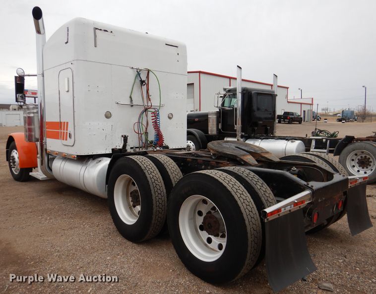image for item DI0017 1999 Peterbilt 379 semi truck
