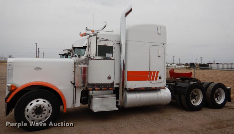image for item DI0017 1999 Peterbilt 379 semi truck
