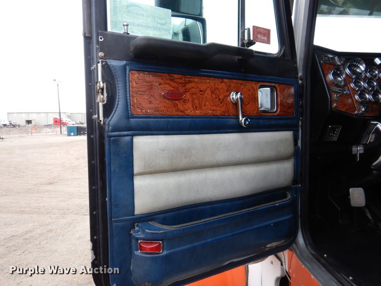 image for item DI0017 1999 Peterbilt 379 semi truck