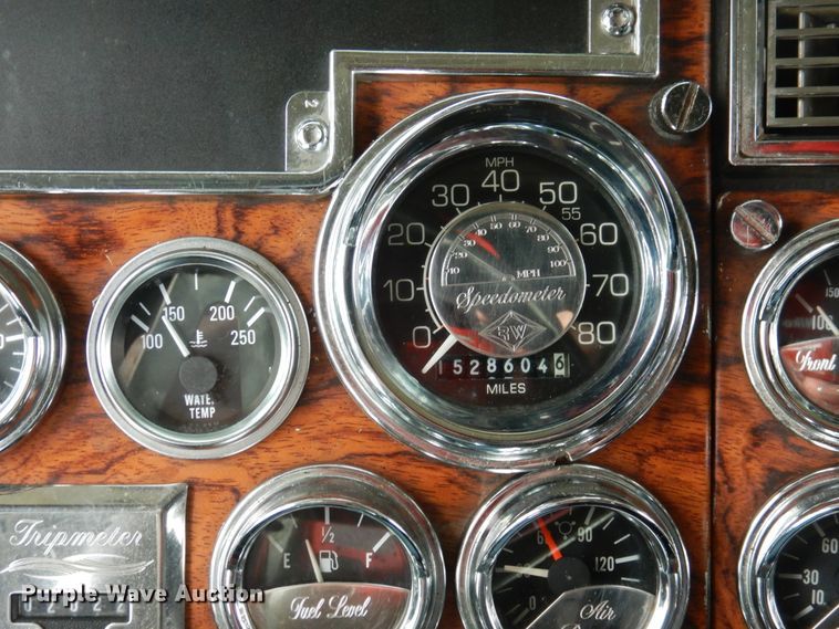 image for item DI0017 1999 Peterbilt 379 semi truck