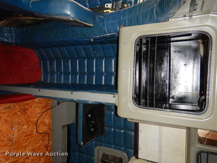 image for item DI0017 1999 Peterbilt 379 semi truck