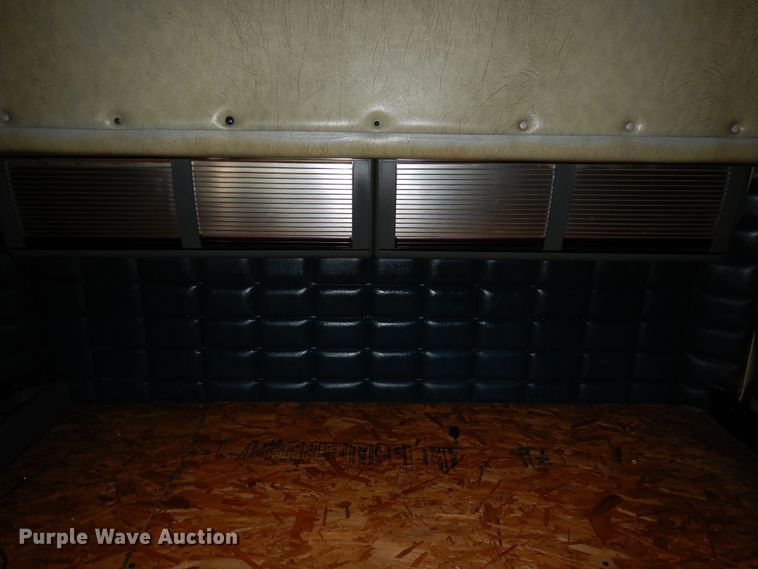 image for item DI0017 1999 Peterbilt 379 semi truck