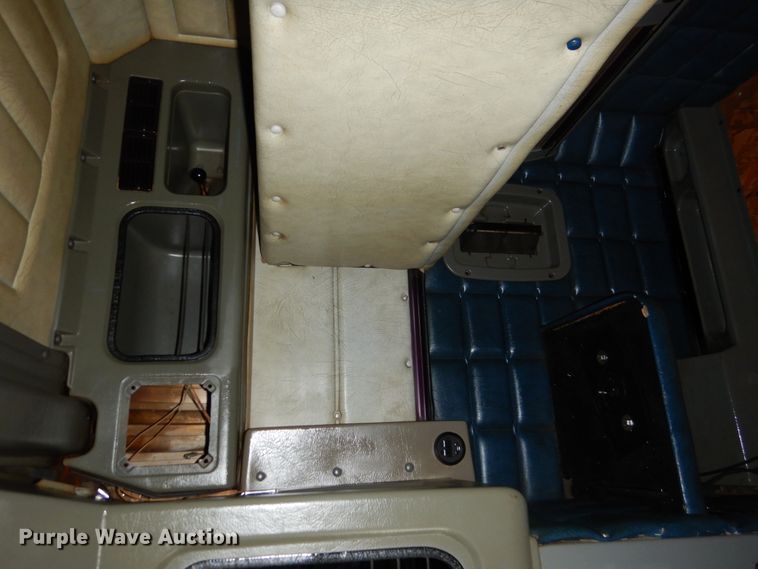 image for item DI0017 1999 Peterbilt 379 semi truck