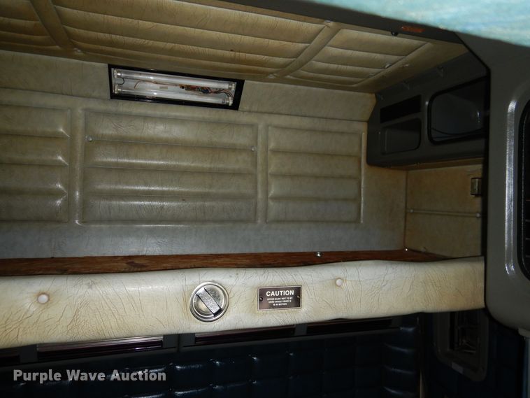 image for item DI0017 1999 Peterbilt 379 semi truck