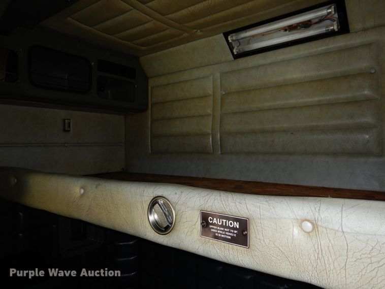 image for item DI0017 1999 Peterbilt 379 semi truck