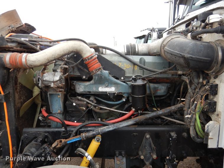 image for item DI0017 1999 Peterbilt 379 semi truck