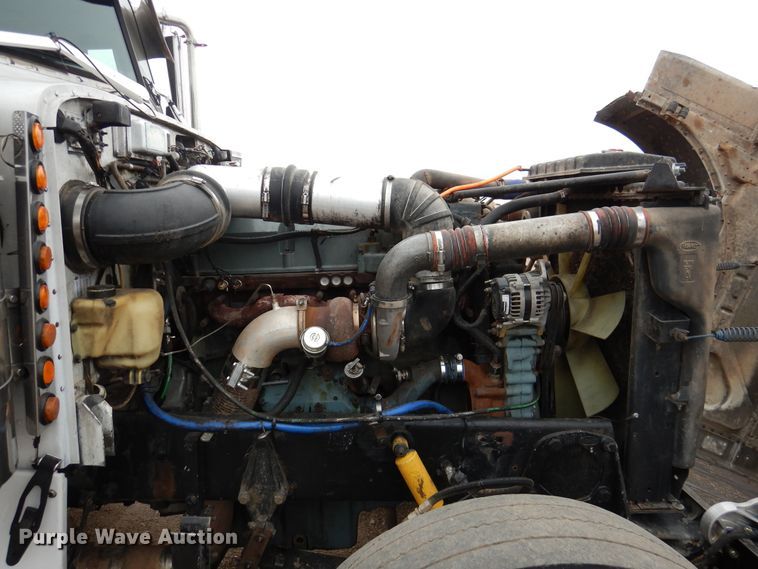 image for item DI0017 1999 Peterbilt 379 semi truck