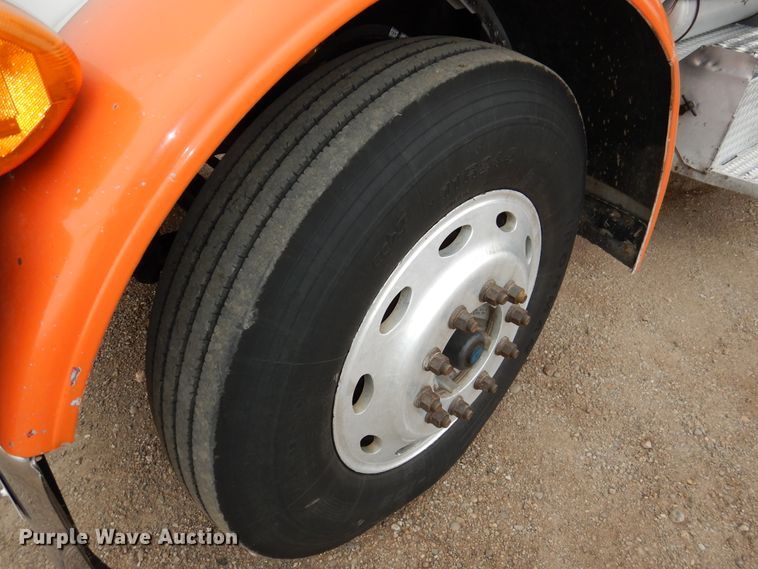 image for item DI0017 1999 Peterbilt 379 semi truck