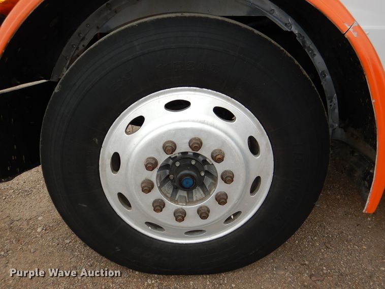 image for item DI0017 1999 Peterbilt 379 semi truck