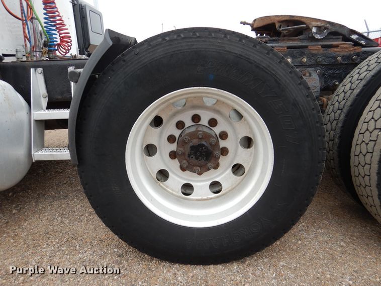 image for item DI0017 1999 Peterbilt 379 semi truck