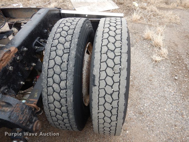 image for item DI0017 1999 Peterbilt 379 semi truck