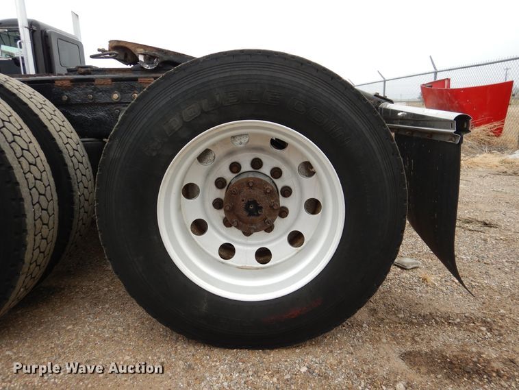 image for item DI0017 1999 Peterbilt 379 semi truck