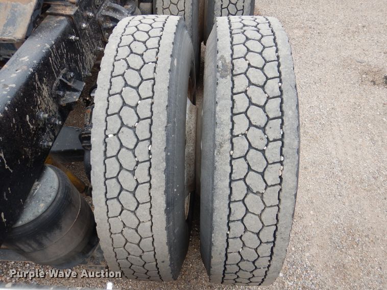 image for item DI0017 1999 Peterbilt 379 semi truck