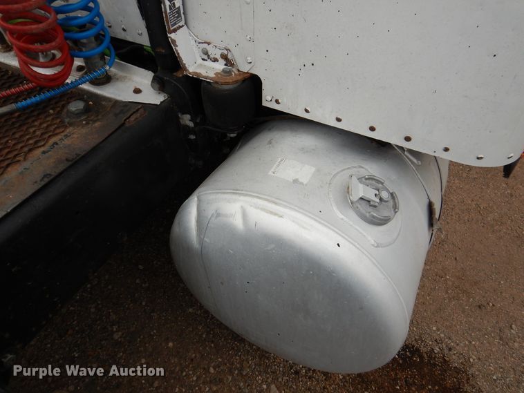 image for item DI0017 1999 Peterbilt 379 semi truck