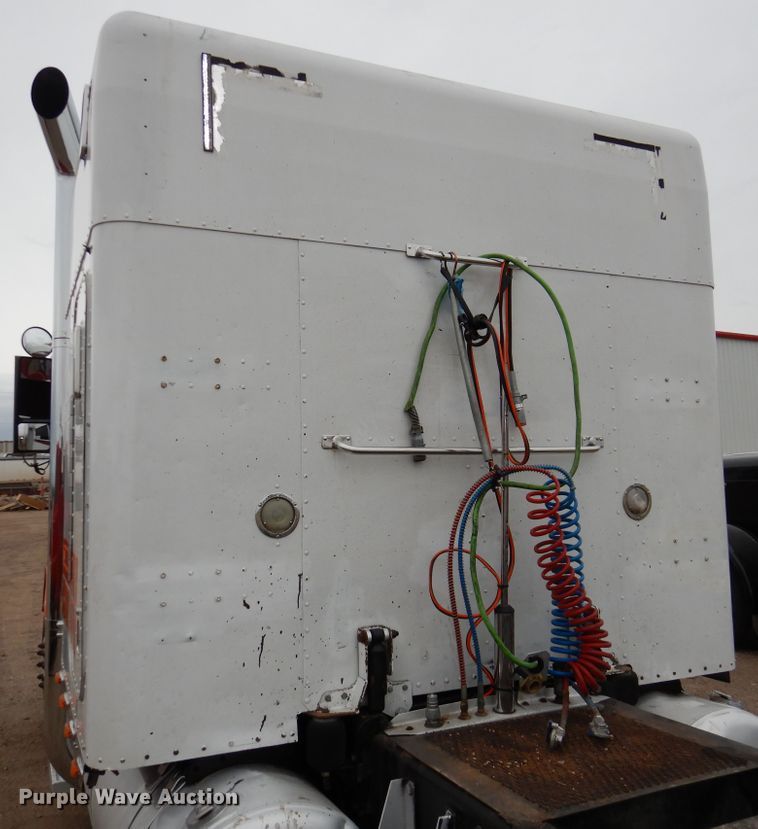 image for item DI0017 1999 Peterbilt 379 semi truck