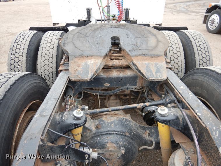 image for item DI0017 1999 Peterbilt 379 semi truck