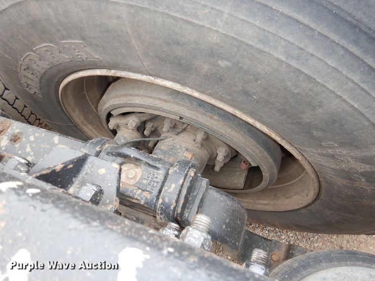 image for item DI0017 1999 Peterbilt 379 semi truck