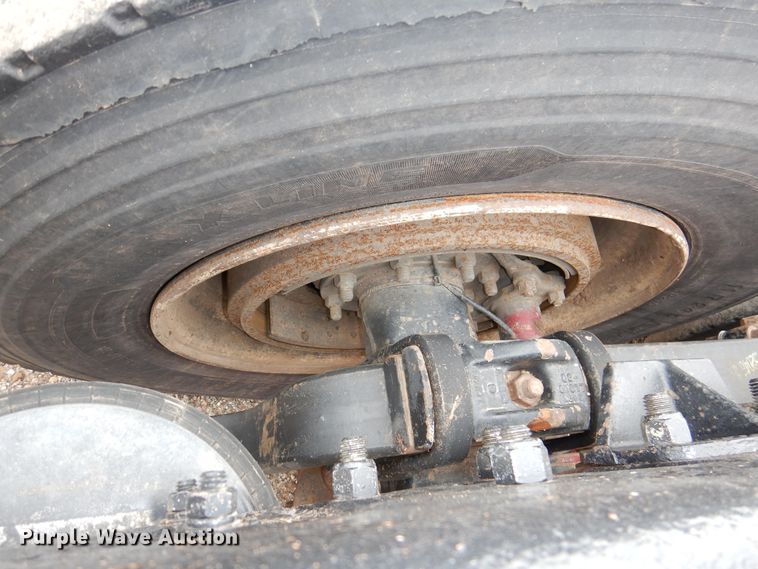 image for item DI0017 1999 Peterbilt 379 semi truck