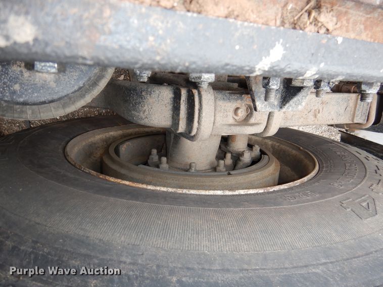 image for item DI0017 1999 Peterbilt 379 semi truck