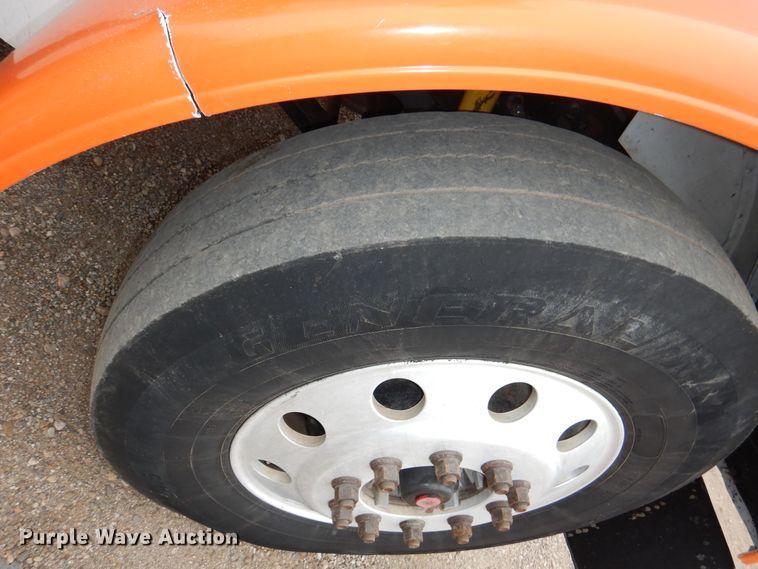 image for item DI0017 1999 Peterbilt 379 semi truck