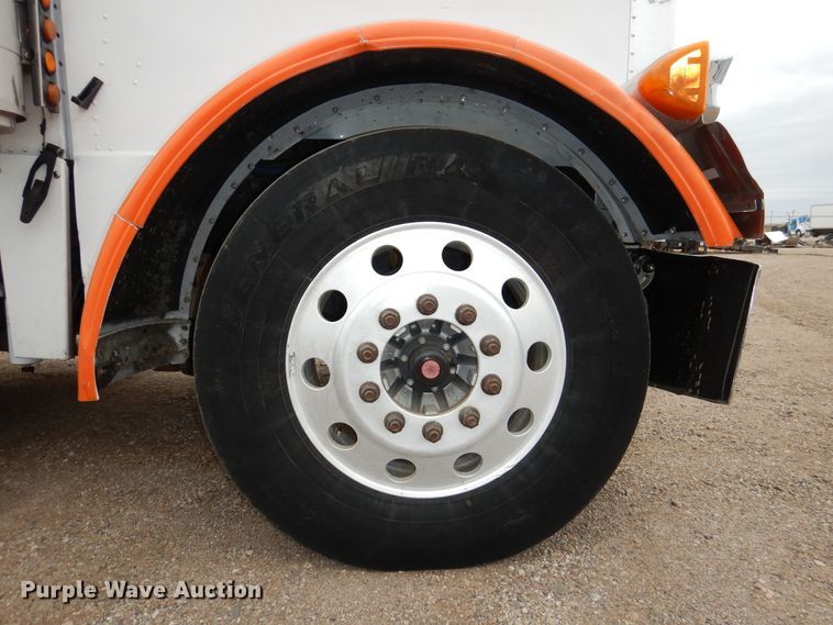 image for item DI0017 1999 Peterbilt 379 semi truck