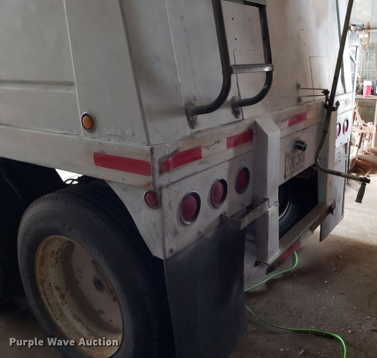 image for item EZ9046 2005 Maurer double hopper bottom grain trailer