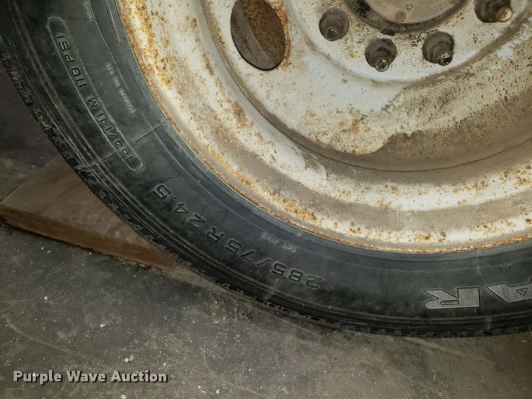 image for item EZ9046 2005 Maurer double hopper bottom grain trailer