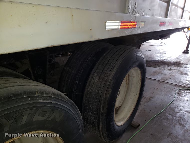 image for item EZ9046 2005 Maurer double hopper bottom grain trailer