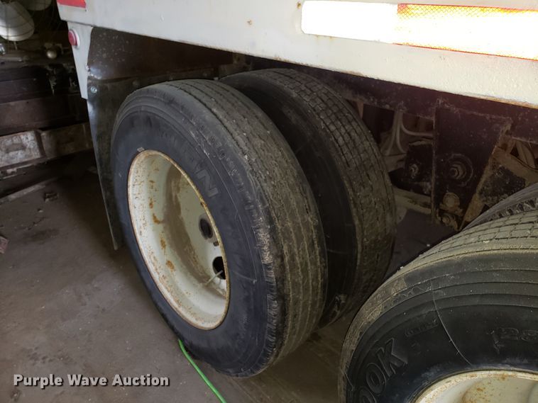 image for item EZ9046 2005 Maurer double hopper bottom grain trailer