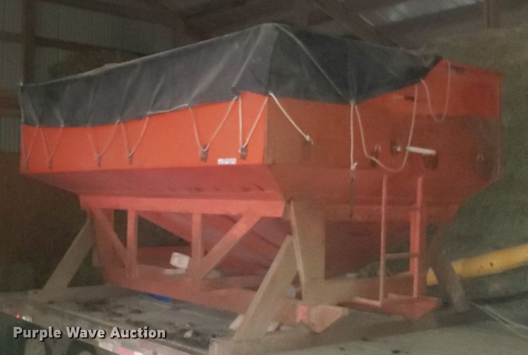 image for item EZ9063 Harvest-king grain hopper