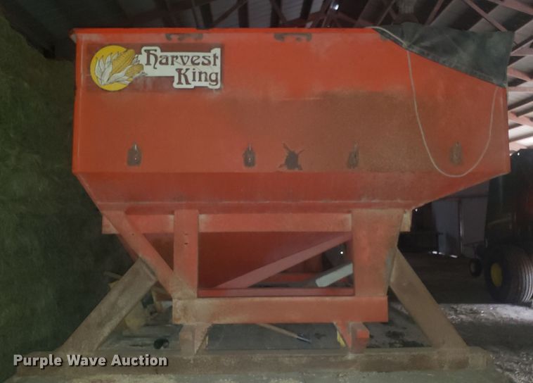 image for item EZ9063 Harvest-king grain hopper
