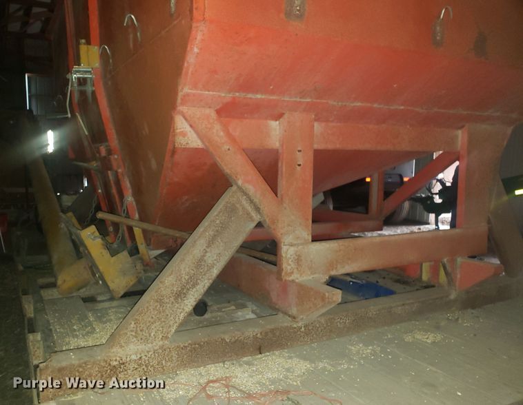 image for item EZ9063 Harvest-king grain hopper