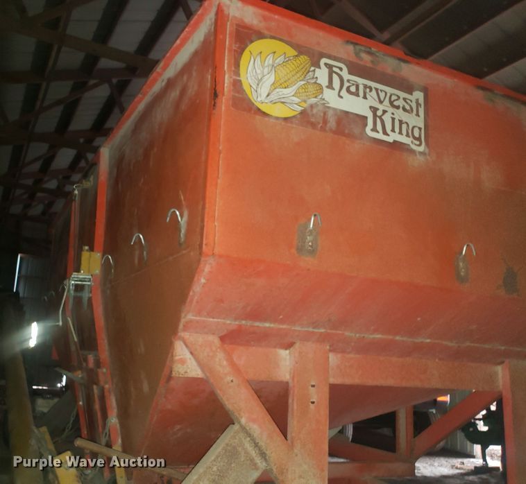 image for item EZ9063 Harvest-king grain hopper