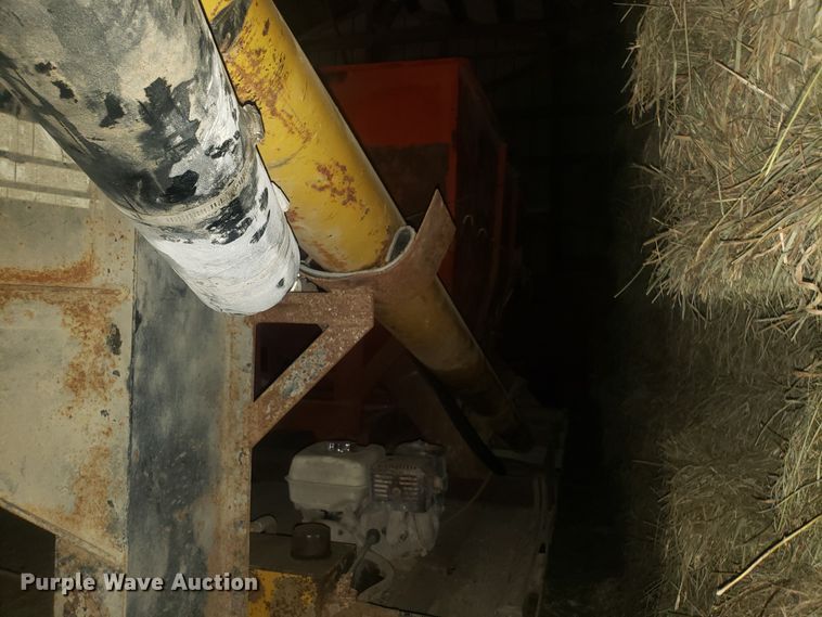 image for item EZ9063 Harvest-king grain hopper