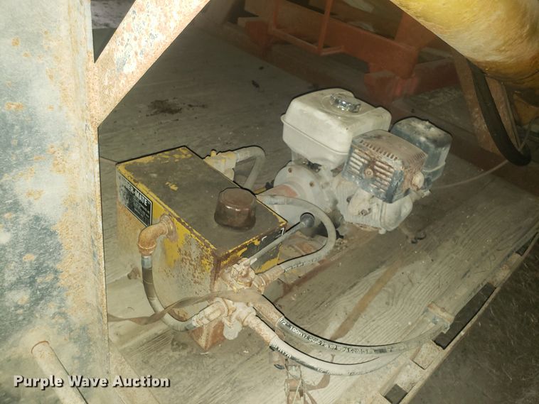 image for item EZ9063 Harvest-king grain hopper