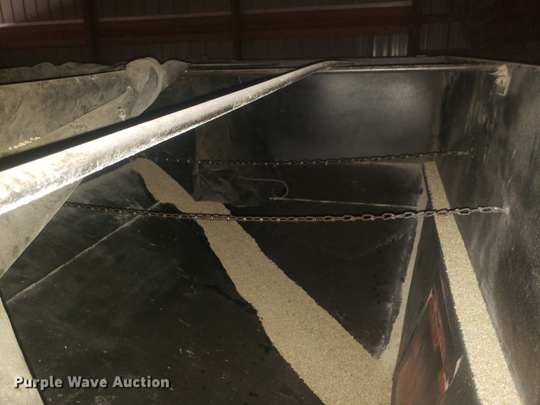 image for item EZ9063 Harvest-king grain hopper