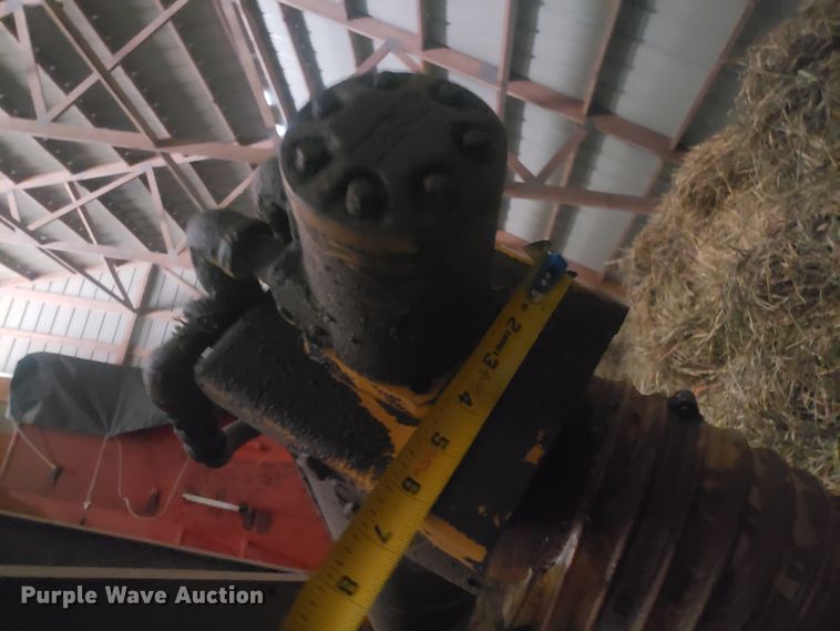 image for item EZ9063 Harvest-king grain hopper