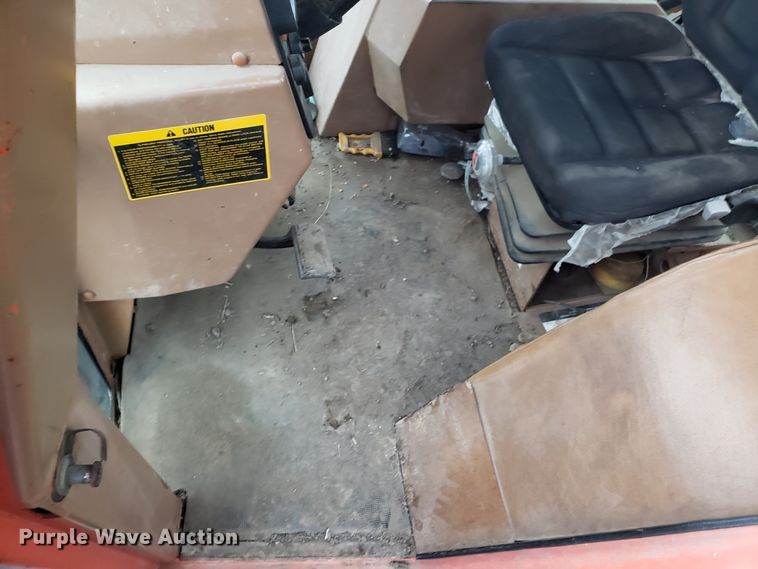 image for item EZ9068 1983 Allis Chalmers 8070 MFWD tractor