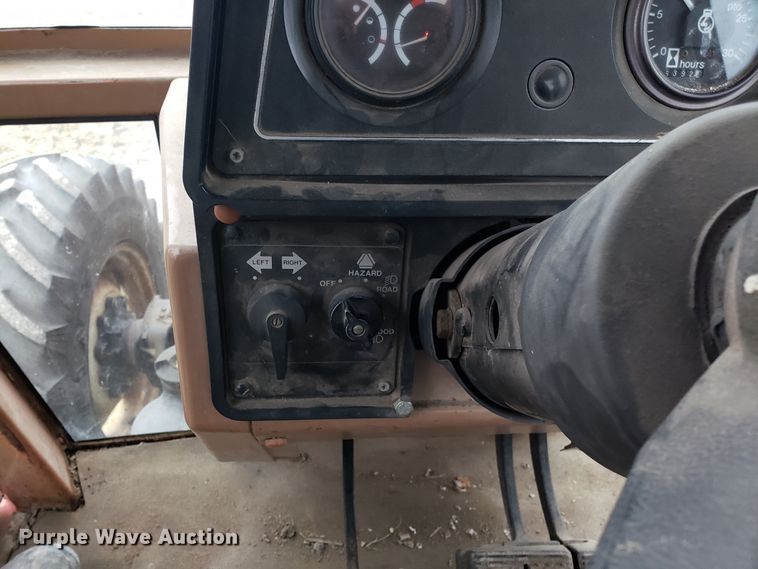 image for item EZ9068 1983 Allis Chalmers 8070 MFWD tractor