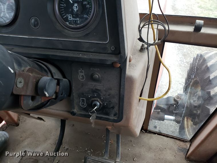 image for item EZ9068 1983 Allis Chalmers 8070 MFWD tractor