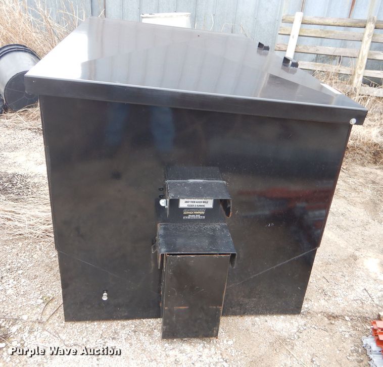 image for item GG9521 2018 Crownline steel livestock feeder