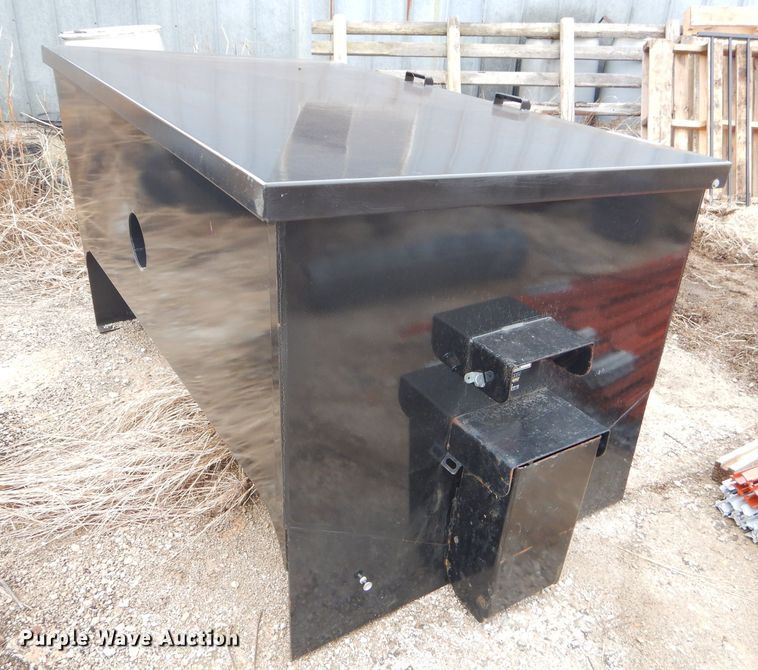 image for item GG9521 2018 Crownline steel livestock feeder