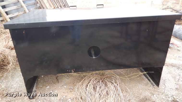 image for item GG9521 2018 Crownline steel livestock feeder