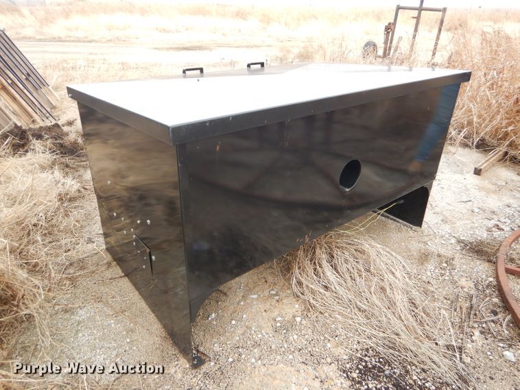 image for item GG9521 2018 Crownline steel livestock feeder